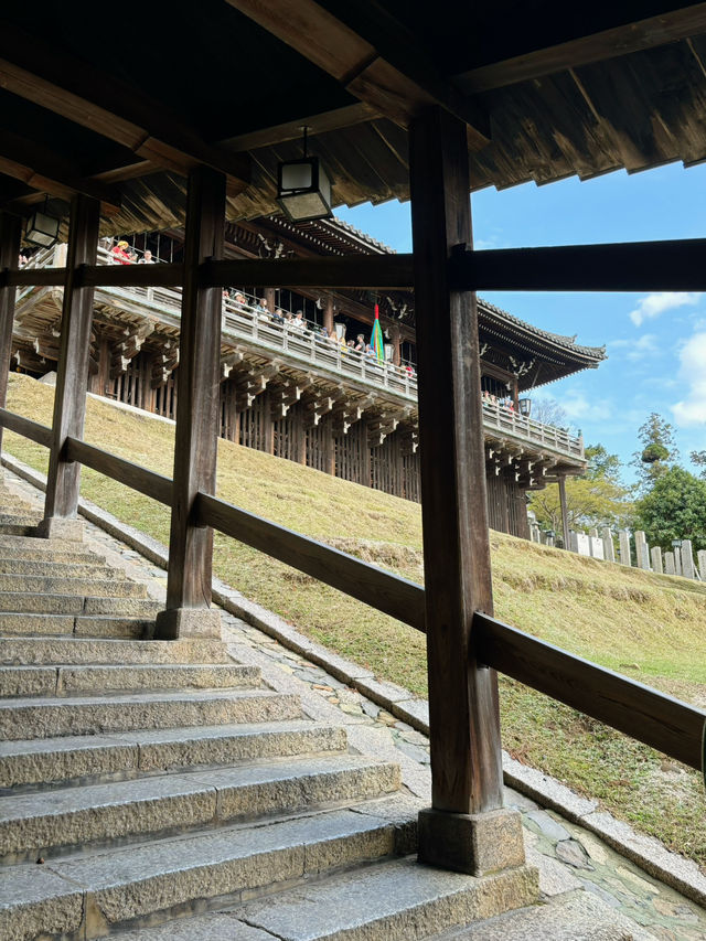 陰雲下的靜謐：探索奈良二月堂的魅力之旅