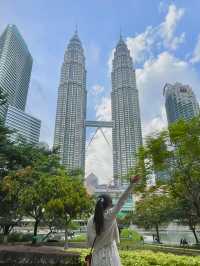 I traveled to Kuala Lumpur solely for this photo: A day trip to KLCC Aquaria 🐠🐡