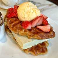 Strawberry croffles in Kimpton Shinjuku Tokyo 🍓