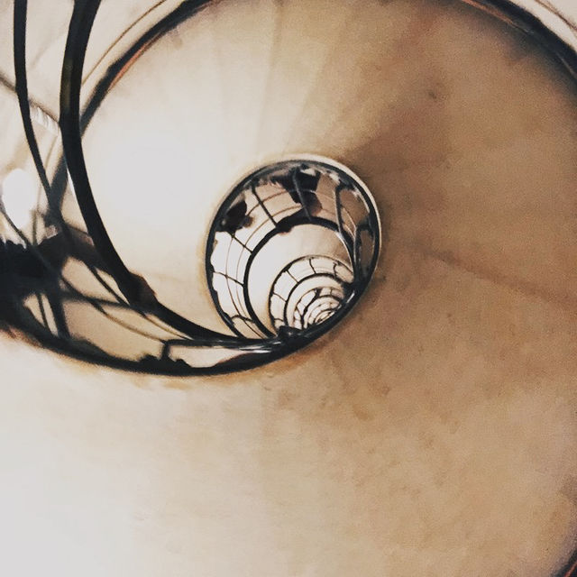 巴黎旅行 沿著香榭麗舍大道，走進凱旋門的壯麗美