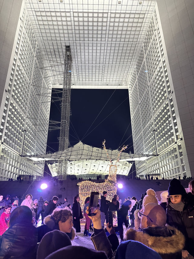 【フランス/ピュトー】不思議な構造！新凱旋門🫶