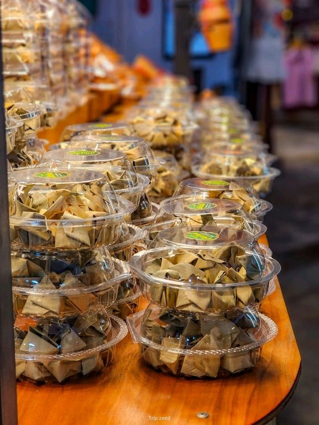 เที่ยวตลาดน้ำยามค่ำคืน