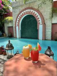 Relaxing Poolside Vibes at ESTE CAFE AND RESTO🍹