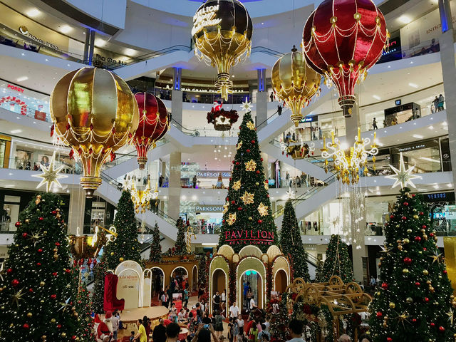 A Festive Flight with Santa’s Sleigh at Pavilion KL Christmas