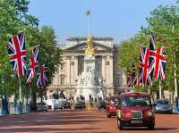 "London: A Vibrant Blend of History and Modernity"