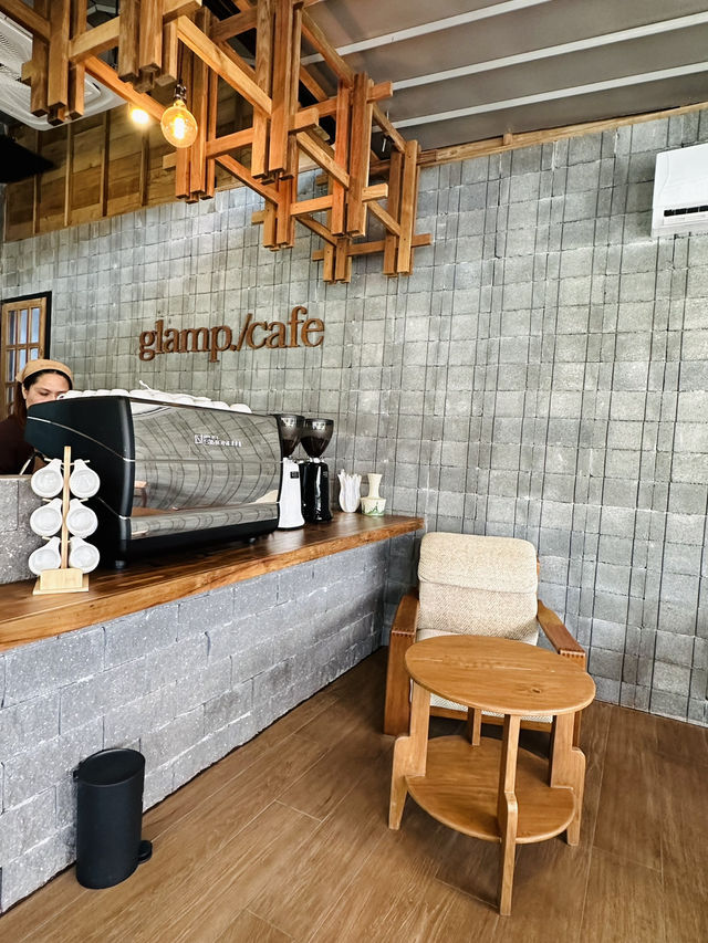 Minimal cafe with good mountain view
