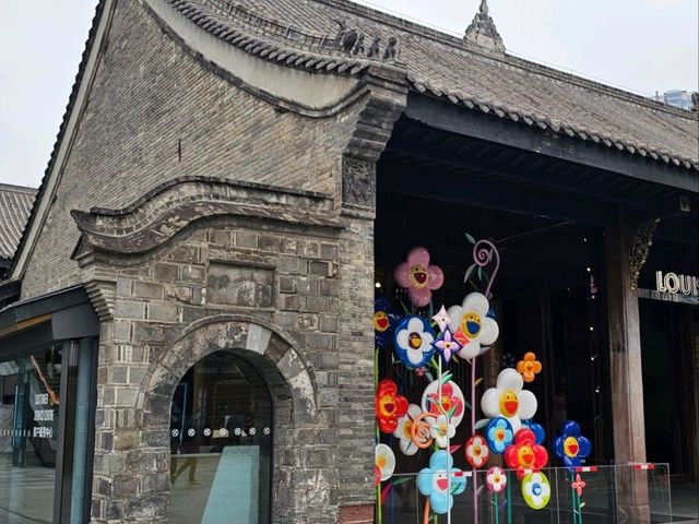 成都太古里LV立體藝術展，時尚與藝術的極致碰撞。