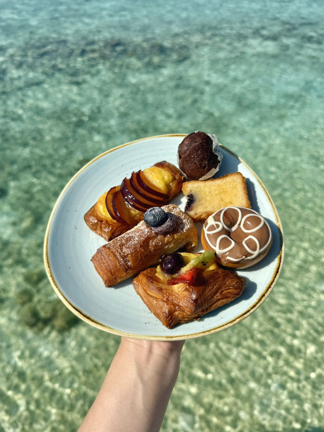Spring in the Maldives: Breakfast with an Ocean View