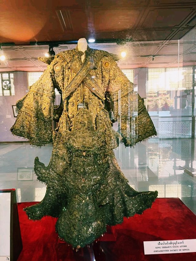 緬甸仰光著名博物館景點：緬甸國家博物館，適合打卡拍照📸