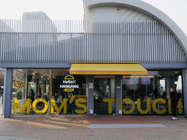 首爾｜韓國超火的漢堡MOM’S TOUCH 韓國炸雞漢堡界的神店 MOM’S TOUCH 必吃