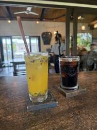 竹富島で島時間を味わう「ちろりん村」—フレッシュジュースと癒しのカフェタイム