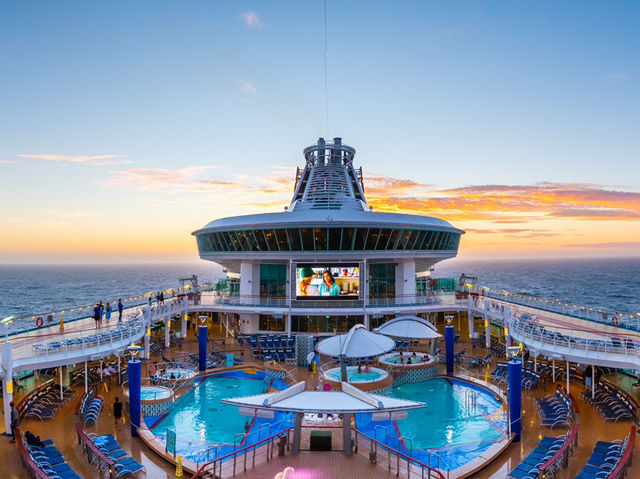 "Explorer of the Seas 🗺️: A Solo Traveler’s Ultimate Playground at Sea!"