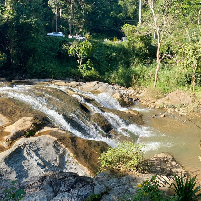 ร้าน River Rock Cafe Hill คาเฟ่ริมน้ำตก