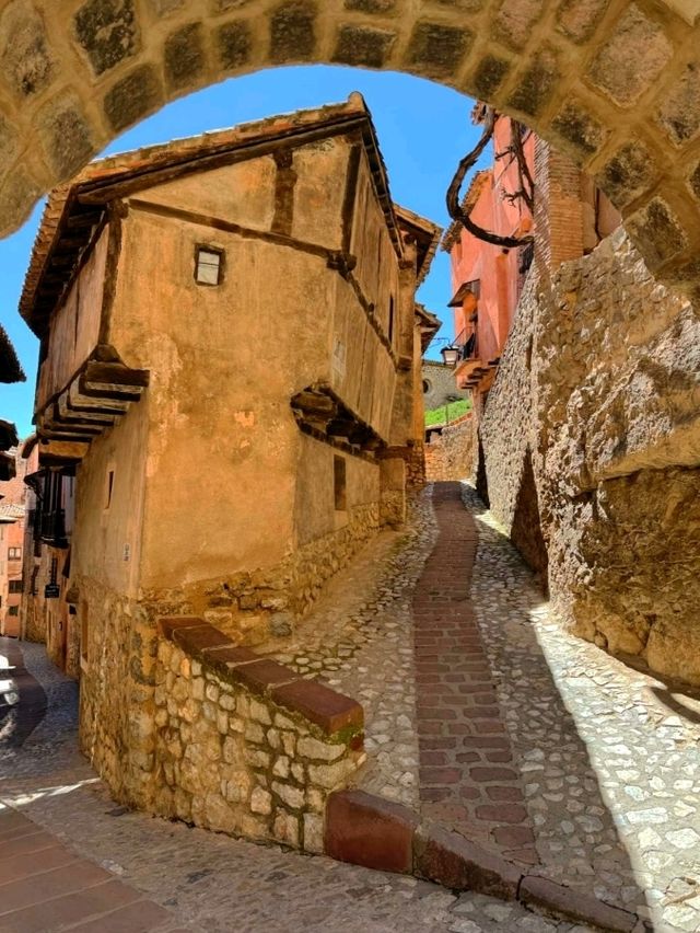 阿爾巴拉辛 (Albarracín) 的一個非常受歡迎的角落，也是必去的一站。