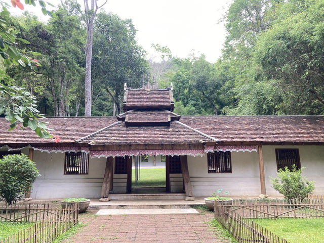 เที่ยวธรรมชาตินั่งสมาธิสงบ “วัดผาลาด” 