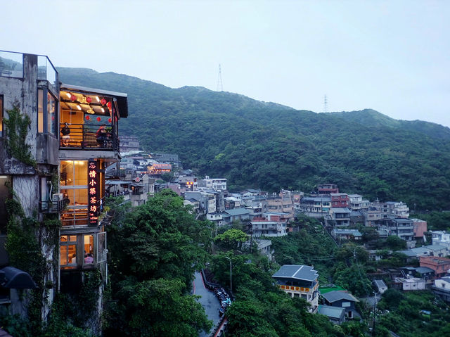 เดินเล่นตลาดโบราณ Jiufen