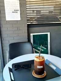 韓國水原黑白風咖啡店nuhez coffee