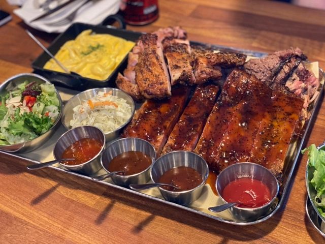 🇺🇸🔥 UJ Smokehouse: A Taste of the US of A 🎆🐖🐄🍖