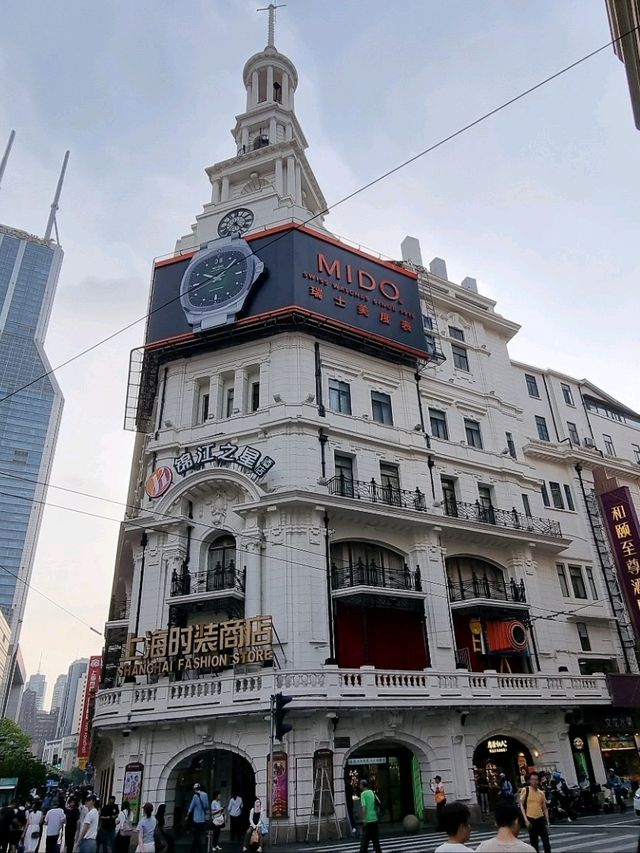 Nanjing Road Pedestrian Street: A Grand Architectural Stroll