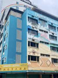 A Flavorful & Artistic Escape – Gaya Street, Kota Kinabalu on a Budget