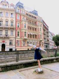 คาร์โรวี วารี เมืองสีพาสเทลกลางหุบเขาอันสวยงาม