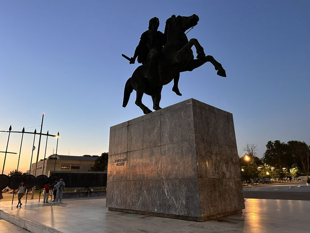 【Alexander the Great Garden｜テッサロニキ海沿いの癒し空間。夕暮れ時の散歩が格別】