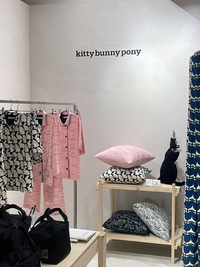 新宿のNEWoManで kittybunnypony pop-up🩵🩵