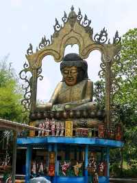 วัดน้ำตกธรรมรส โบสถ์กลางน้ำสีชมพู