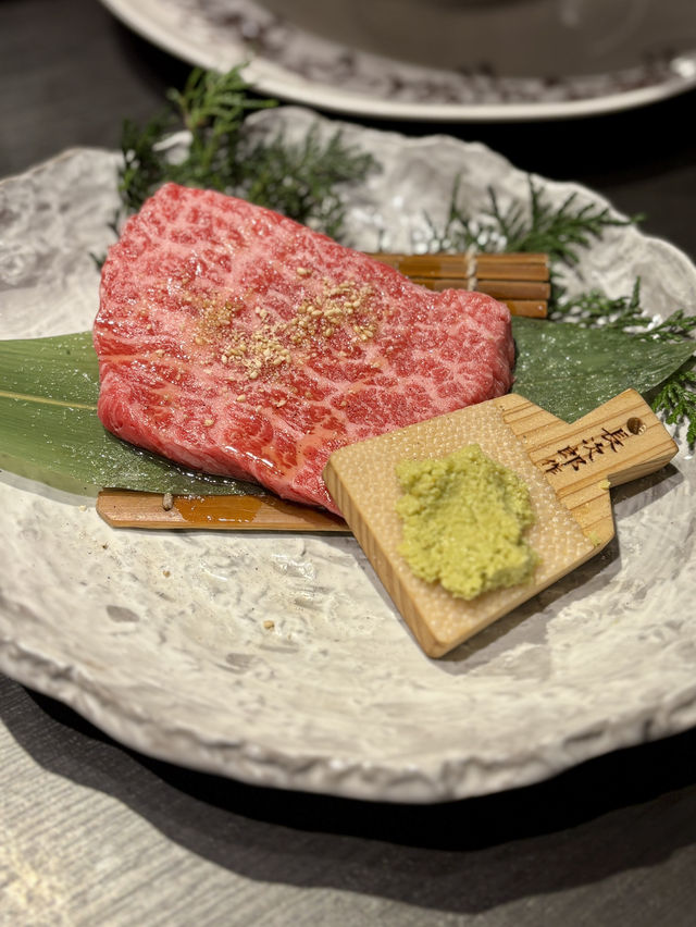 【大阪・難波】全130種の焼肉食べ放題と肉ケーキの演出「焼肉Lab 難波店」