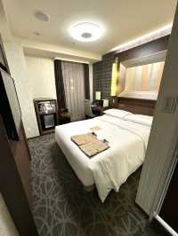 🏨✨ Stay Like a Local at Tokyo — Convenience, Comfort & City Views All in One! 🗼🛍️