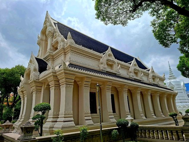 วัดราชาธิวาส วัดที่ประทับของพระราชา✨️