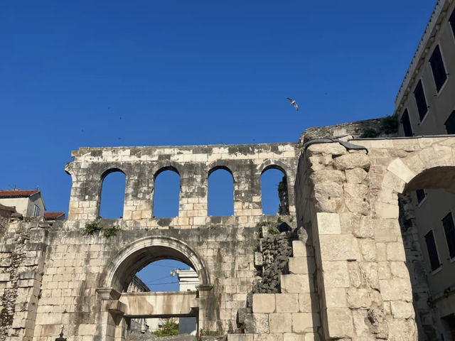 Exploring Diocletian's Palace: A Living History in Split! 🇭🇷🏛️