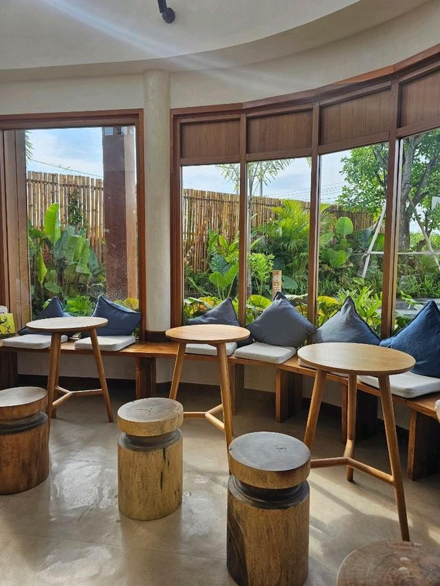 Hitch & Round Cafe and Space | ปราณบุรี