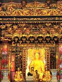 Tranquil Vibes at Taipei’s Timeless Longshan Temple
