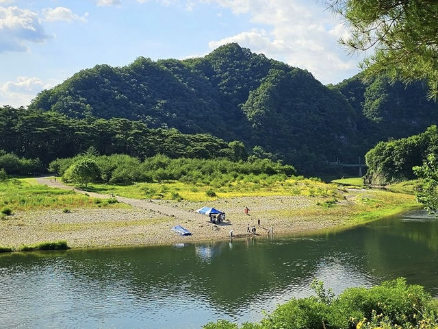 Cheongnyeongpo: Where History Meets Dramatic Nature – A Solo Traveler’s Riverside Journey"** 🏞️📜