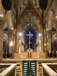 A Sacred Gem Amid Skyscrapers: St. Patrick’s Cathedral, NYC ⛪✨