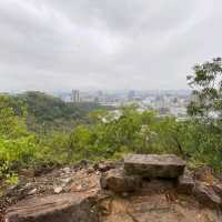 Urban Views and Unique Rock Formations at Jinmian Mountain and Scissors Rock