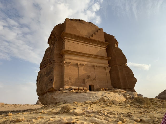 🏜️ 寂靜沙海中的千年石墓｜AlUla 的納巴泰遺跡群