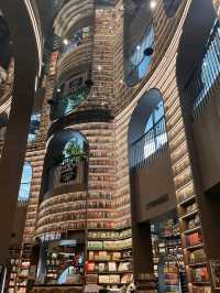 Beyond the Pages: Why Zhongshuge Captivates Readers and Travelers Alike