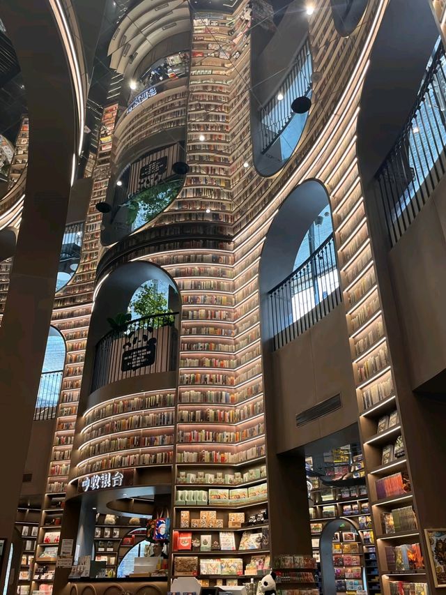 Beyond the Pages: Why Zhongshuge Captivates Readers and Travelers Alike