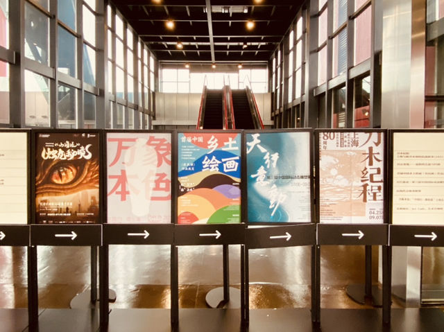A Grand Red Landmark: A Palace of Chinese Art
