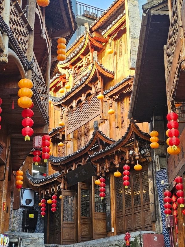 💦 Furong Ancient Town: China’s Waterfall Village on the Edge of Time