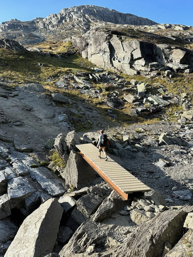 【命がけの絶景】トロルの舌で味わう達成感と感動の一枚📸🧗‍♀️