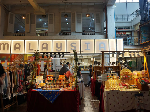 Central Market Kuala Lumpur – Where Shopping, Culture & Souvenirs Collide in Style! Central Market Kuala Lumpur – Where Shopping, Culture & Souvenirs Collide in Style!