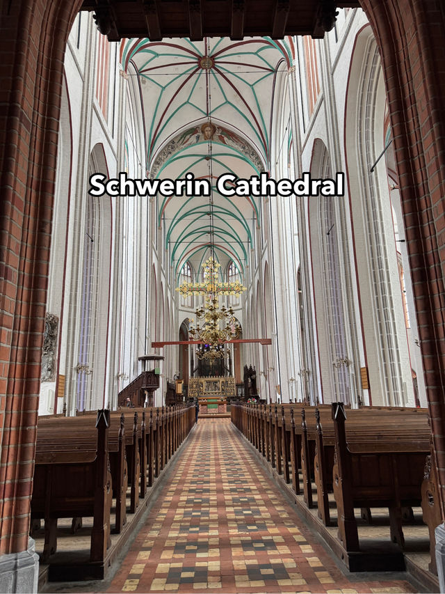 Schwerin Cathedral โบสถ์เงียบสงบใจกลางเมือง