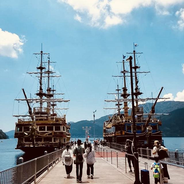 🚢「微風湖上行，富士山與箱根山景盡收眼底。」