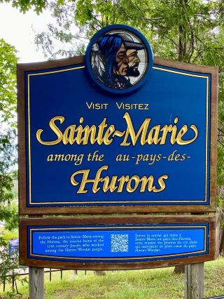 Sainte-Marie among the Hurons, a historic landmark in Midland, Ontario, blends Canada's early missionary history with natural beauty. Nestled beneath imposing stone walls and surrounded by lush greenery, the shrine exudes a tranquil and awe-inspiring atmosphere, rain or shine. The area is not only a popular destination for religious and pilgrimage tourism, but also a perfect place for those interested in history and culture to immerse themselves in the experience.

Recommended Itinerary
First, enter the shrine grounds through the main gate, passing through beautifully landscaped gardens and modern buildings, immersing yourself in a blend of old and new. Start your day in the outdoor plaza, where you can sit in front of the stage with neatly arranged white chairs on rainy days, watch a special event, or stroll along the stone walls to admire the harmony between architecture and nature. Then, explore the grounds to explore the various exhibits, including interactive areas showcasing the lives of local Indigenous people and early missionaries, exploring turning points in Canadian history. Finally, browse for souvenirs in the small gift shop or relax at the outdoor cafe.

Must-See Activities and Photo Spots
- Outdoor Performance Stage: Whether or not there's an event going on, the simple, elegant white chairs against the stone wall backdrop are a perfect photo spot.
- Aboriginal Cultural Exhibition Area: Perfect for family exploration, where you can not only experience traditional crafts firsthand but also take photos of the wooden structures.
- Martyrs' Memorial Church: Solemn and steeped in history, it's a must-see for pilgrims.

Practical Tips
1. We recommend allowing two hours to half a day for your visit. Most activities are designed for all-weather use, so you can enjoy your visit rain or shine.
2. Opening hours are 10:00 AM to 5:00 PM daily. Since special events often take place around holidays or major religious festivals, please check in advance to see if any large-scale events require reservations.
3. The park is large, so comfortable walking shoes are recommended. Dining options are available, so you can bring your own light meals for a picnic.
4. The park offers multilingual guided tours, making it easier for visitors to gain a deeper understanding of the historical background. 5. If you visit in spring or summer, the outdoor gardens are in full bloom, creating a perfect opportunity to capture the beautiful blend of nature and architecture.

Notes
- There are a few outdoor areas on site, so it's recommended to bring an umbrella or light raincoat on rainy days.
- Respect local religion, history, and culture, and maintain a quiet and hygienic environment.

Midland Martyrs' Shrine is more than just a religious pilgrimage site; it's also a place where you can connect with nature, immerse yourself in history, and take photos. Next time you visit Tay and Midland, be sure to reserve time to experience this rich Canadian history.

#MidlandMartyrs'Shrine #OntarioTravel #CanadianHistory #FamilyDestinations #ReligiousCulture