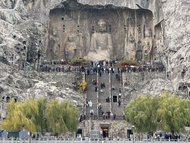ประทับสุดขีด ที่ถ้ำหลงเหมิน เมืองลั่วหยาง ประทับสุดขีด ที่ถ้ำหลงเหมิน เมืองลั่วหยาง