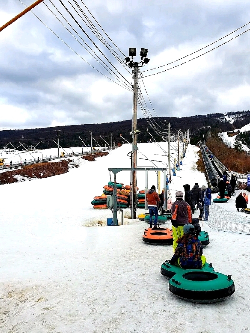 ⛷️บลูเมาน์เทน — สถานที่พักผ่อนท่ามกลางหิมะของออนแทรีโอสำหรับคนรักการเล่นสกี