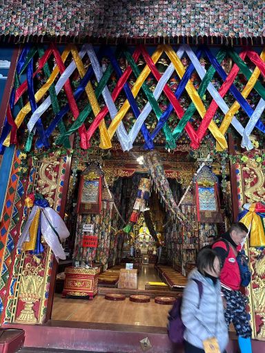 🌄 シャングリラの静寂: 松赞寺チベット仏教寺院を発見 | Trip.com